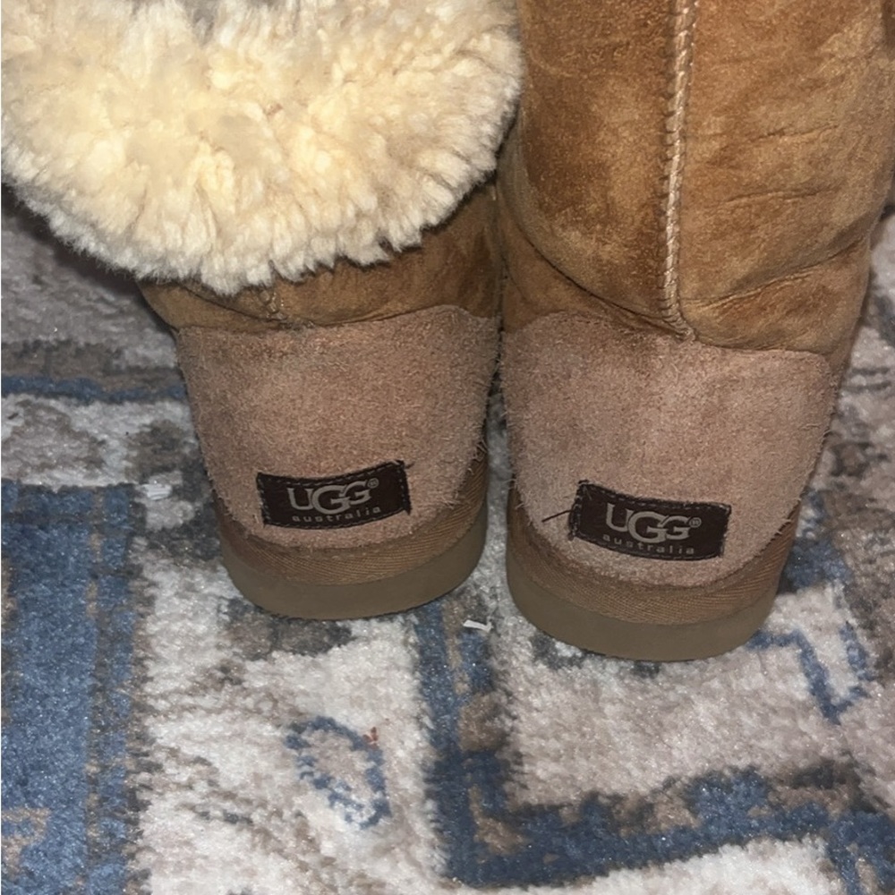 Ugg - image 1